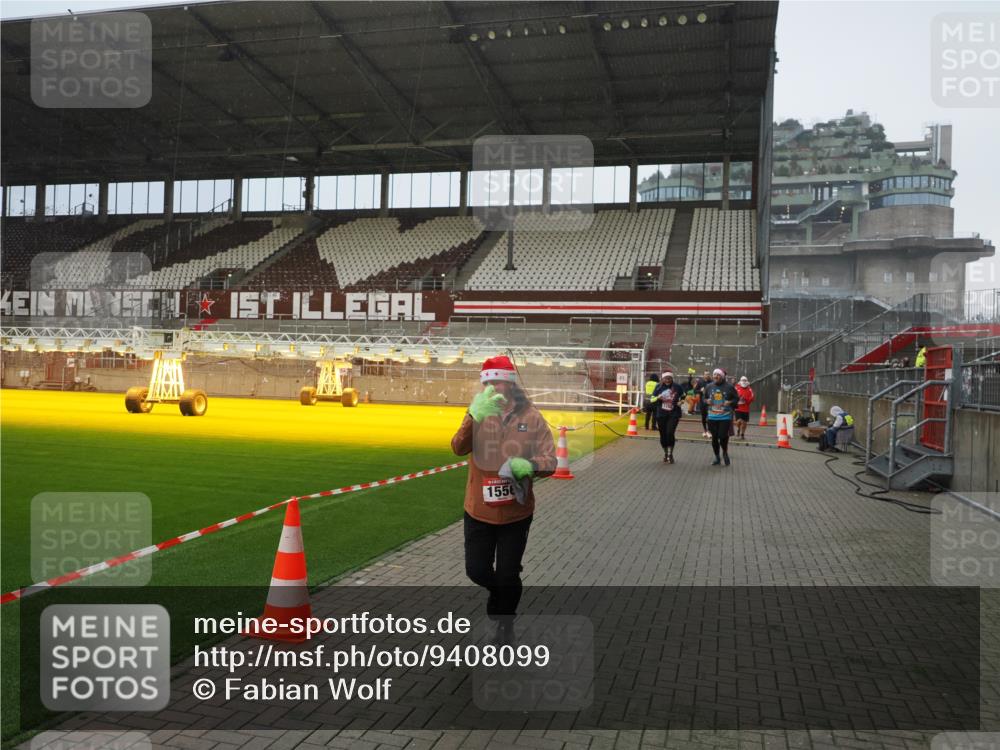 07.12.2025 - St. Pauli X-Mass-Run No. 15 Fabian Wolf http://msf.ph/oto/9408099 07.12.2025 11:06:34 Ziel 359, 382, 565, 1285, 1286, 1440, 1442, 1556, 1564 meine-sportfotos.de