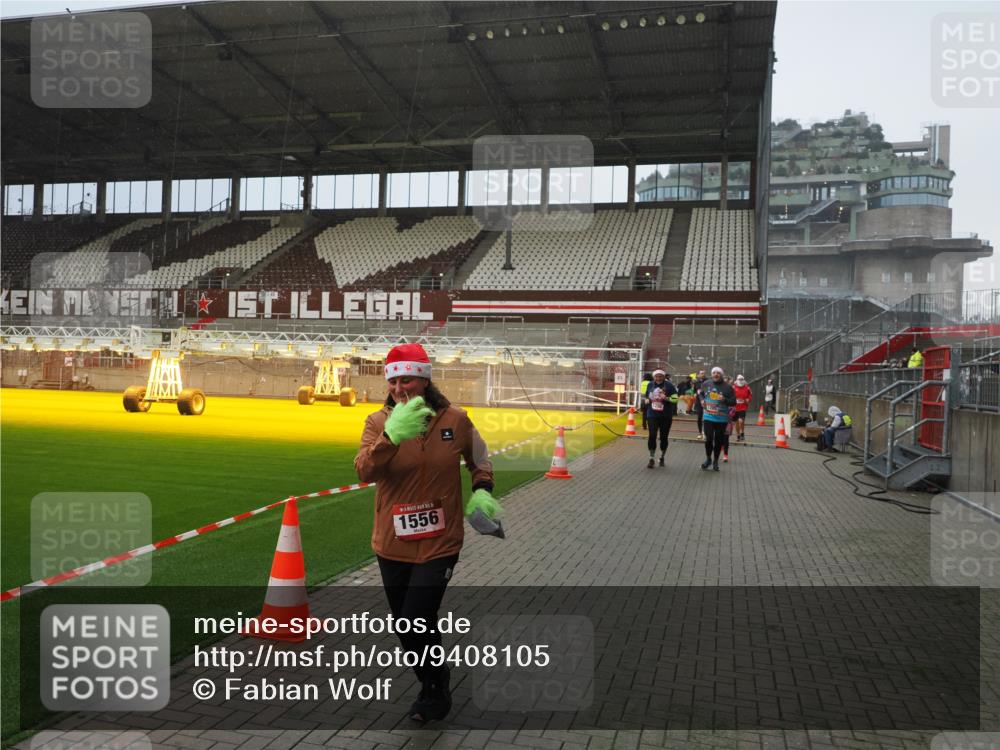 07.12.2025 - St. Pauli X-Mass-Run No. 15 Fabian Wolf http://msf.ph/oto/9408105 07.12.2025 11:06:34 Ziel 359, 382, 565, 1285, 1286, 1440, 1442, 1556, 1564 meine-sportfotos.de