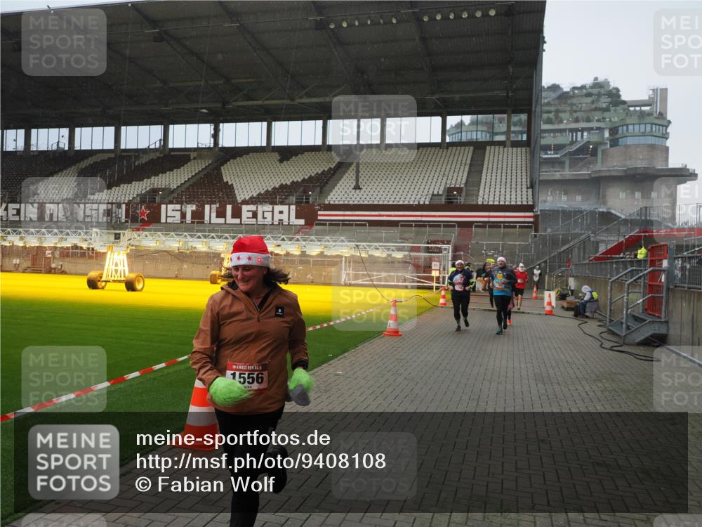 07.12.2025 - St. Pauli X-Mass-Run No. 15 Fabian Wolf http://msf.ph/oto/9408108 07.12.2025 11:06:34 Ziel 359, 382, 565, 1285, 1286, 1440, 1442, 1556, 1564 meine-sportfotos.de