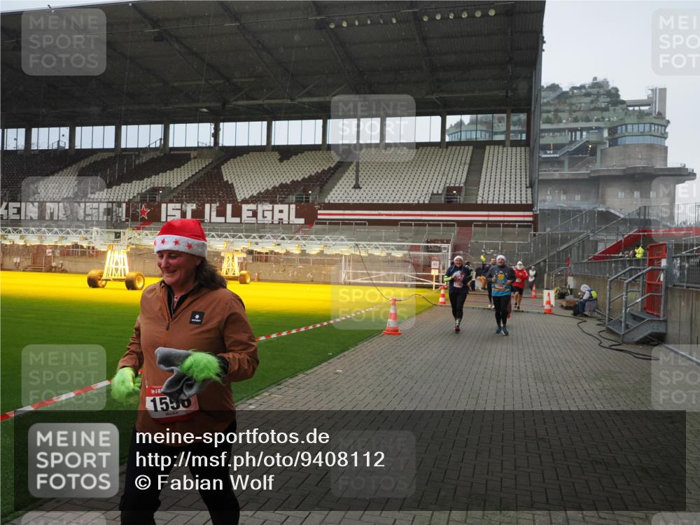 07.12.2025 - St. Pauli X-Mass-Run No. 15 Fabian Wolf http://msf.ph/oto/9408112 07.12.2025 11:06:35 Ziel 359, 382, 565, 1285, 1286, 1440, 1442, 1556, 1564 meine-sportfotos.de