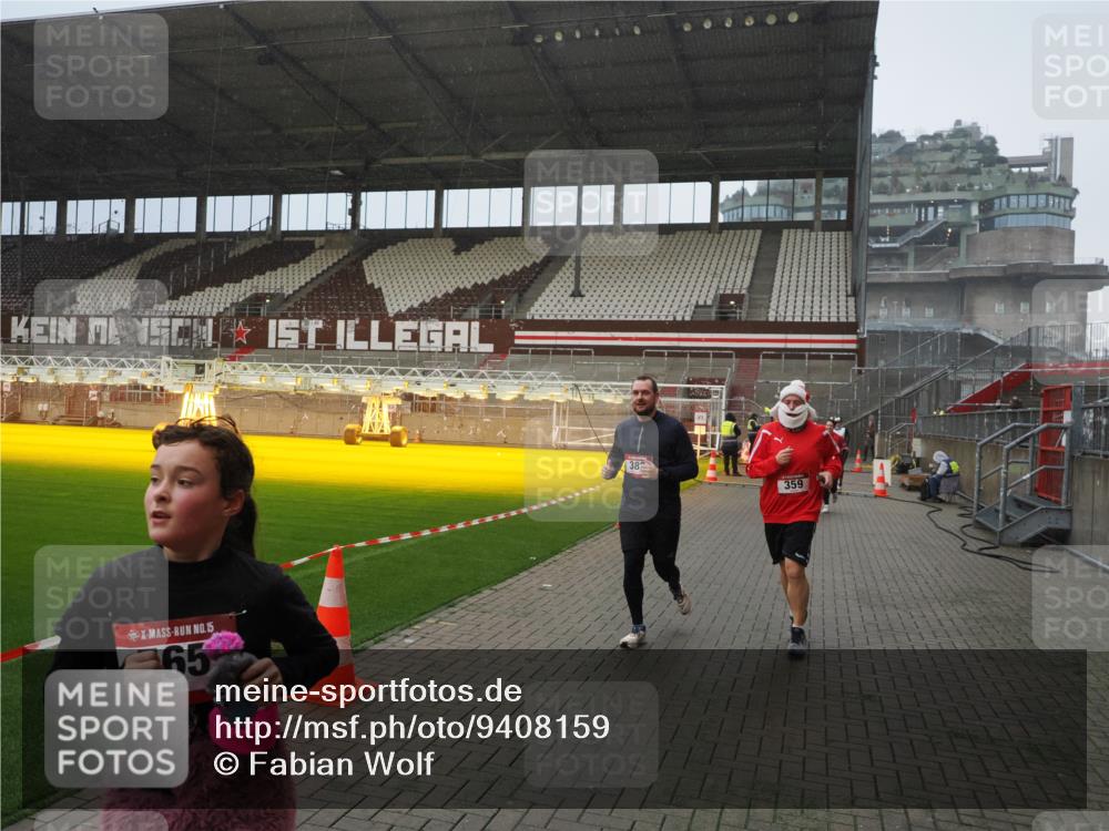 07.12.2025 - St. Pauli X-Mass-Run No. 15 Fabian Wolf http://msf.ph/oto/9408159 07.12.2025 11:06:41 Ziel 359, 382, 565, 1285, 1286, 1556, 1564, 1708, 4582, 4588 meine-sportfotos.de