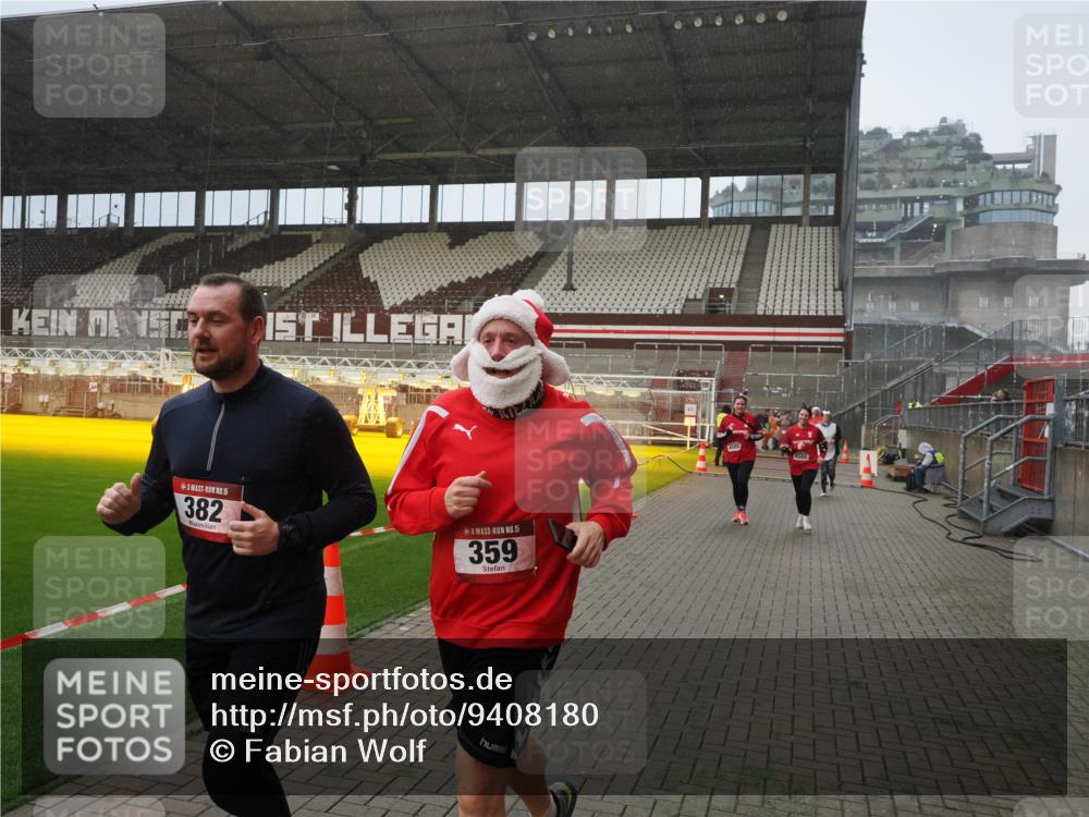 07.12.2025 - St. Pauli X-Mass-Run No. 15 Fabian Wolf http://msf.ph/oto/9408180 07.12.2025 11:06:42 Ziel 359, 382, 565, 1285, 1286, 1556, 1564, 1708, 4582, 4588 meine-sportfotos.de