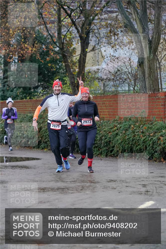 07.12.2025 - St. Pauli X-Mass-Run No. 15 Michael Burmester http://msf.ph/oto/9408202 07.12.2025 09:43:27 Laufen 2973, 2975, 94 meine-sportfotos.de