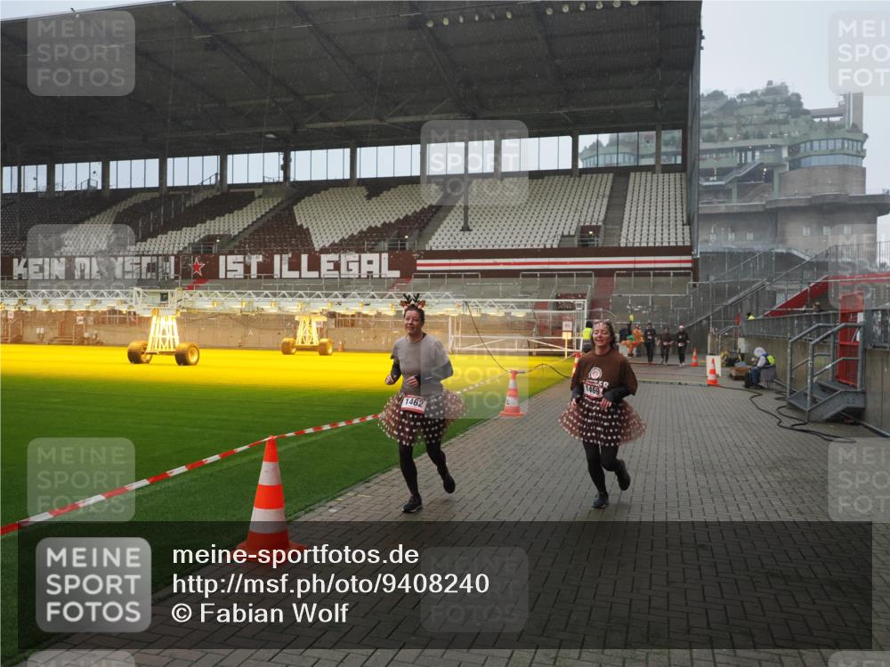 07.12.2025 - St. Pauli X-Mass-Run No. 15 Fabian Wolf http://msf.ph/oto/9408240 07.12.2025 11:06:54 Ziel 595, 1462, 1469, 1708, 4582, 4588 meine-sportfotos.de