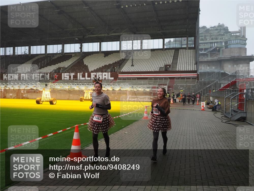 07.12.2025 - St. Pauli X-Mass-Run No. 15 Fabian Wolf http://msf.ph/oto/9408249 07.12.2025 11:06:54 Ziel 595, 1462, 1469, 1708, 4582, 4588 meine-sportfotos.de