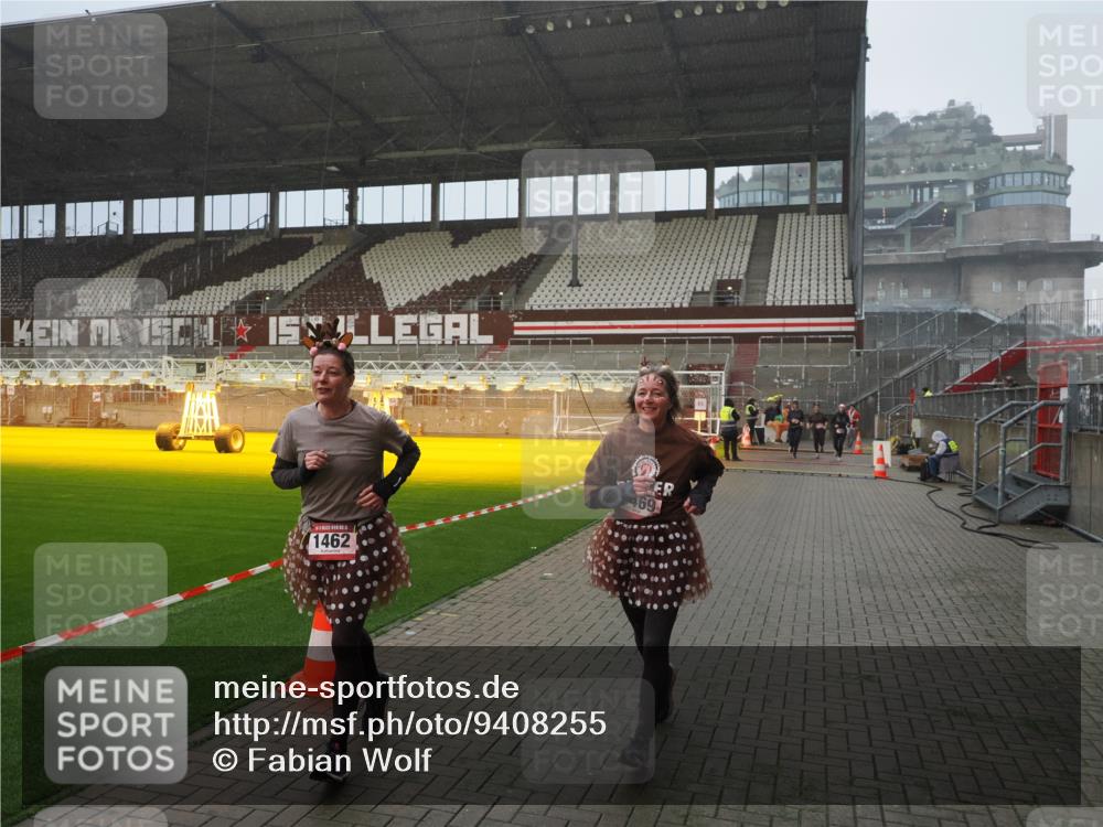07.12.2025 - St. Pauli X-Mass-Run No. 15 Fabian Wolf http://msf.ph/oto/9408255 07.12.2025 11:06:55 Ziel 595, 1462, 1469, 1634, 1666, 1708, 1751, 4582, 4588 meine-sportfotos.de