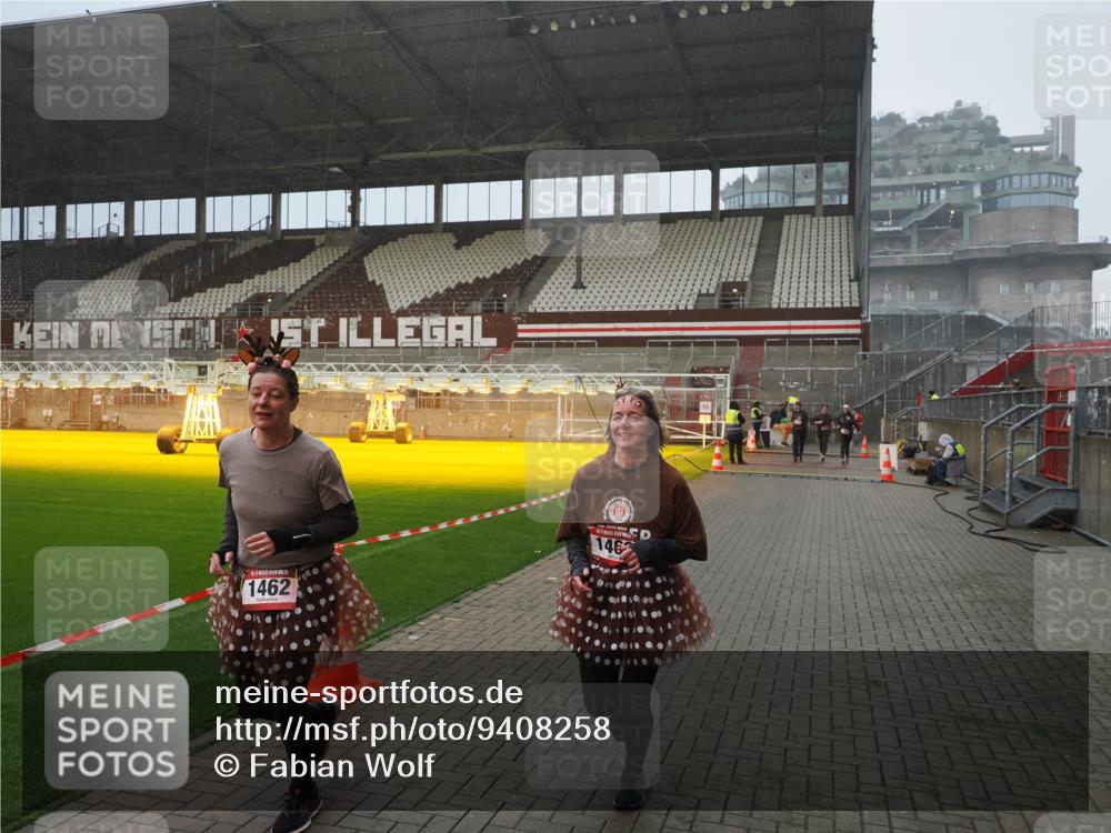 07.12.2025 - St. Pauli X-Mass-Run No. 15 Fabian Wolf http://msf.ph/oto/9408258 07.12.2025 11:06:55 Ziel 595, 1462, 1469, 1634, 1666, 1708, 1751, 4582, 4588 meine-sportfotos.de