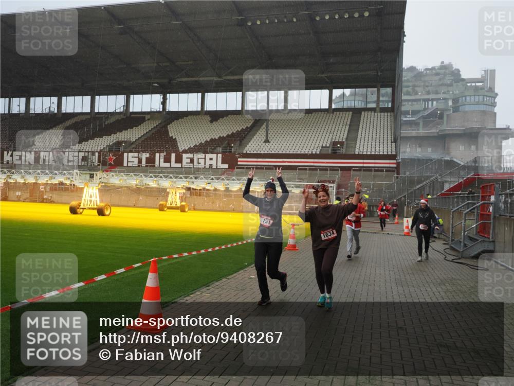 07.12.2025 - St. Pauli X-Mass-Run No. 15 Fabian Wolf http://msf.ph/oto/9408267 07.12.2025 11:07:02 Ziel 595, 1462, 1469, 1634, 1666, 1751, 1861, 1862 meine-sportfotos.de
