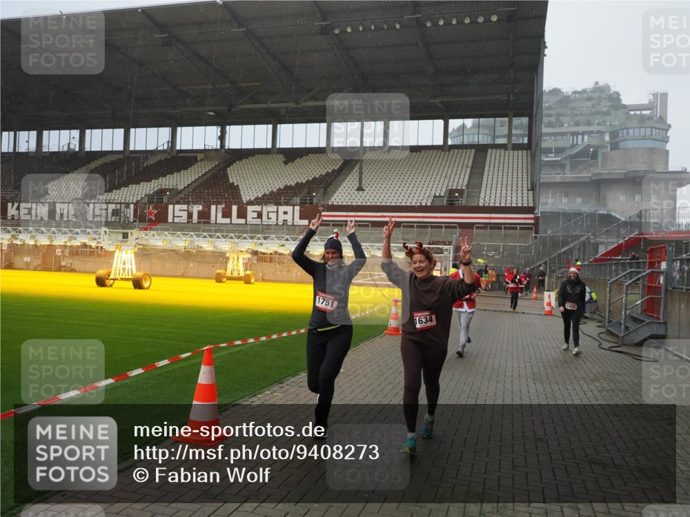 07.12.2025 - St. Pauli X-Mass-Run No. 15 Fabian Wolf http://msf.ph/oto/9408273 07.12.2025 11:07:03 Ziel 595, 1462, 1469, 1634, 1666, 1751, 1861, 1862 meine-sportfotos.de