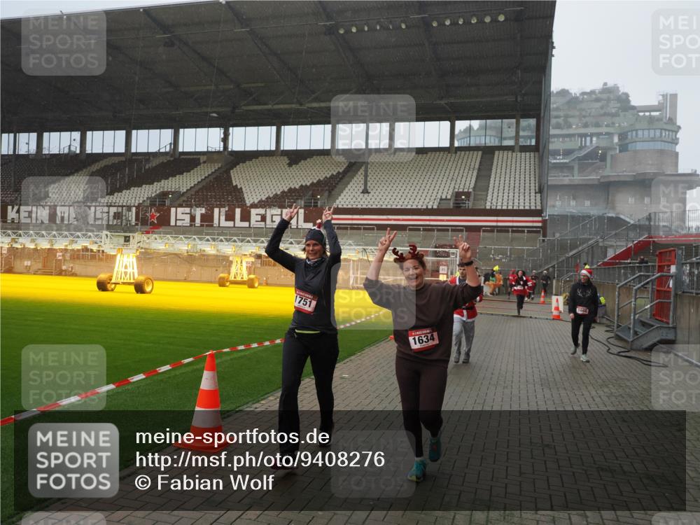 07.12.2025 - St. Pauli X-Mass-Run No. 15 Fabian Wolf http://msf.ph/oto/9408276 07.12.2025 11:07:03 Ziel 595, 1462, 1469, 1634, 1666, 1751, 1861, 1862 meine-sportfotos.de