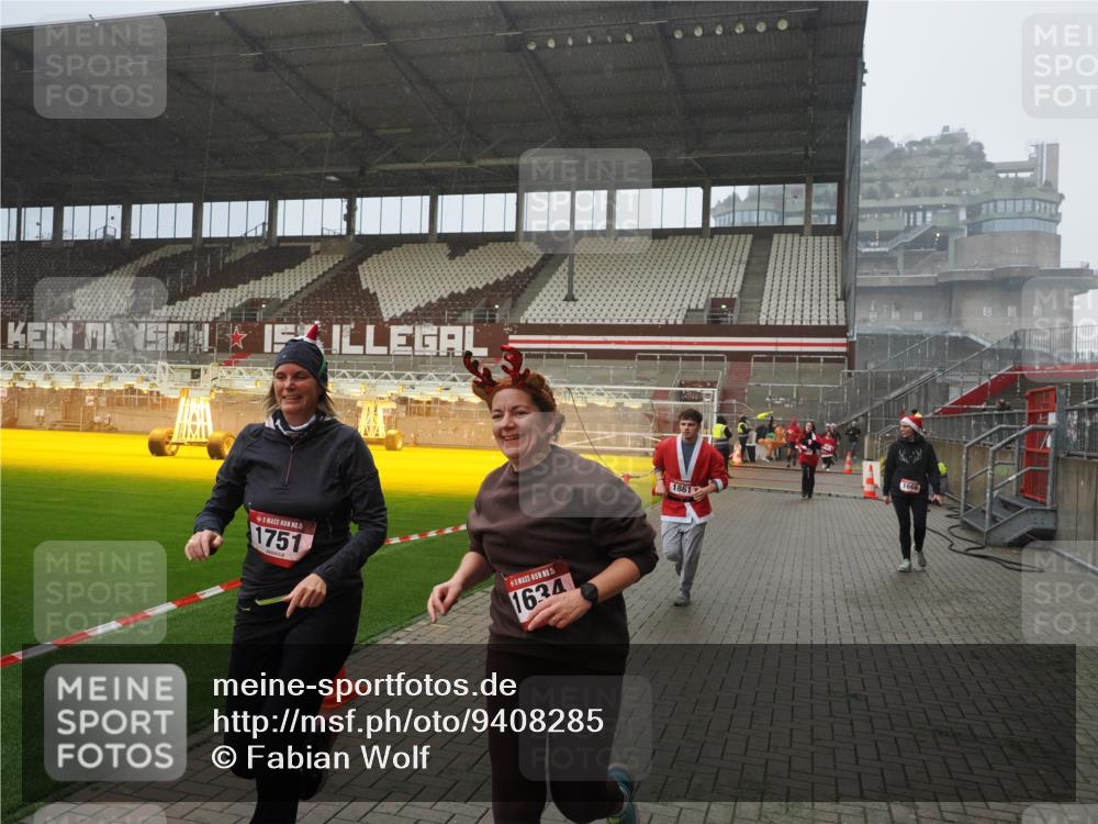 07.12.2025 - St. Pauli X-Mass-Run No. 15 Fabian Wolf http://msf.ph/oto/9408285 07.12.2025 11:07:03 Ziel 595, 1462, 1469, 1634, 1666, 1751, 1861, 1862 meine-sportfotos.de