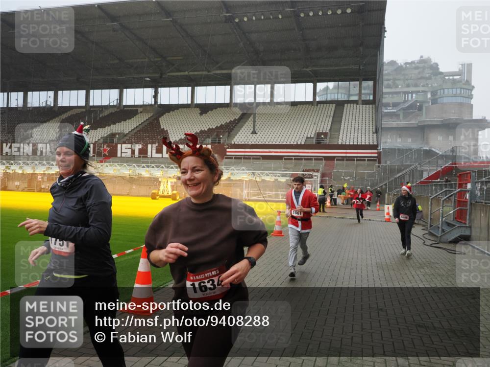 07.12.2025 - St. Pauli X-Mass-Run No. 15 Fabian Wolf http://msf.ph/oto/9408288 07.12.2025 11:07:04 Ziel 1462, 1469, 1634, 1666, 1751, 1861, 1862 meine-sportfotos.de