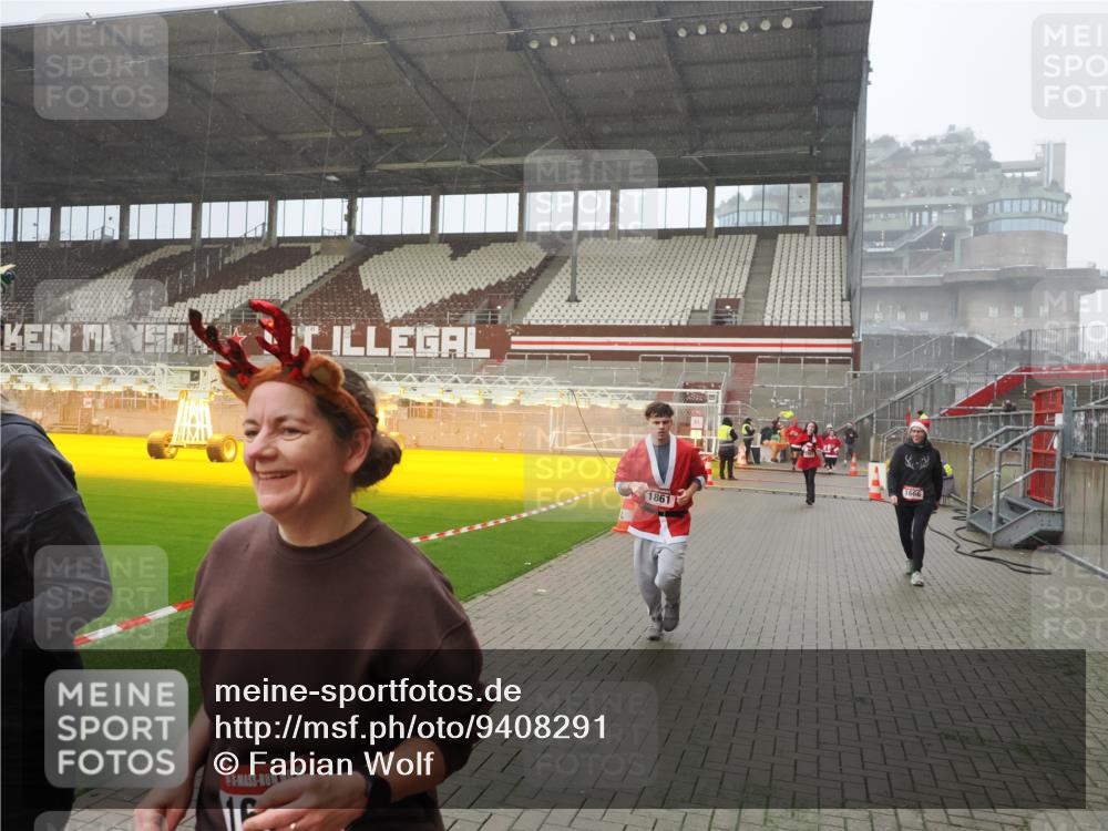 07.12.2025 - St. Pauli X-Mass-Run No. 15 Fabian Wolf http://msf.ph/oto/9408291 07.12.2025 11:07:04 Ziel 1462, 1469, 1634, 1666, 1751, 1861, 1862 meine-sportfotos.de