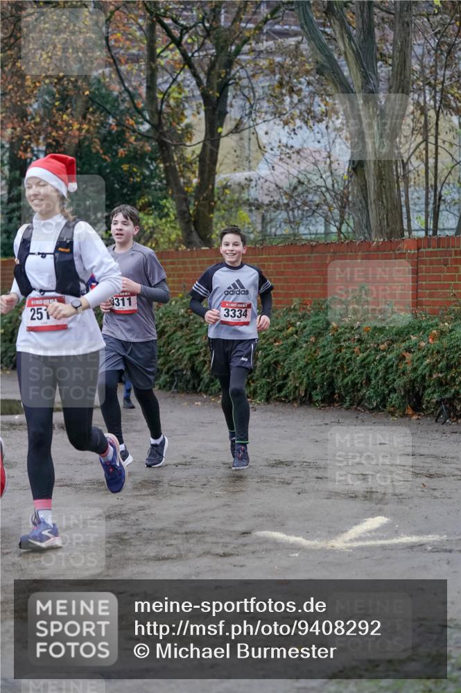 07.12.2025 - St. Pauli X-Mass-Run No. 15 Michael Burmester http://msf.ph/oto/9408292 07.12.2025 09:43:35 Laufen 251, 3311, 3334 meine-sportfotos.de