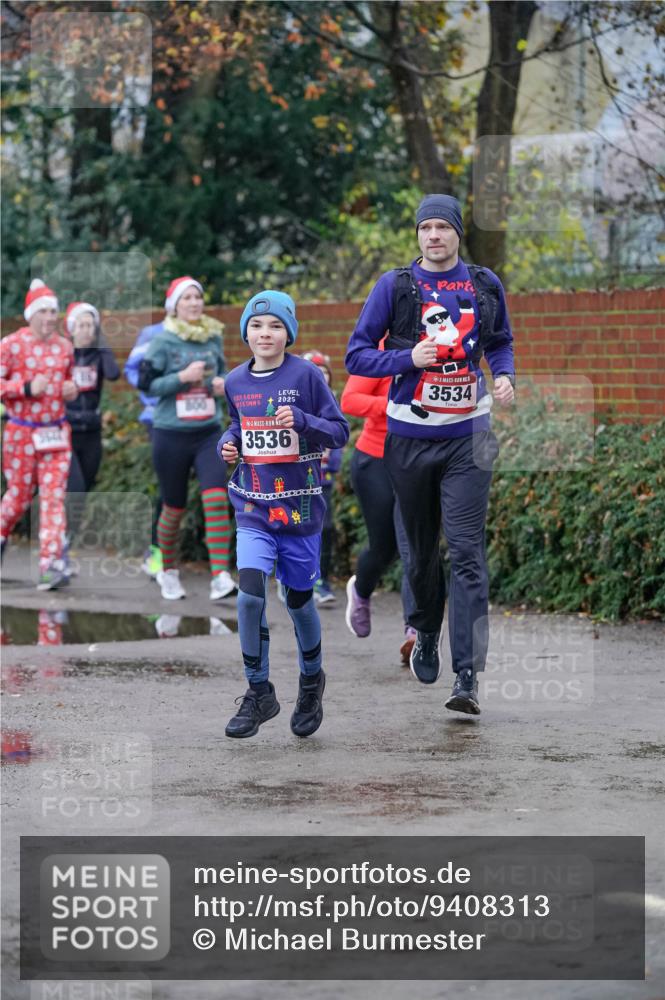 07.12.2025 - St. Pauli X-Mass-Run No. 15 Michael Burmester http://msf.ph/oto/9408313 07.12.2025 09:43:37 Laufen 2025, 3534, 3536 meine-sportfotos.de
