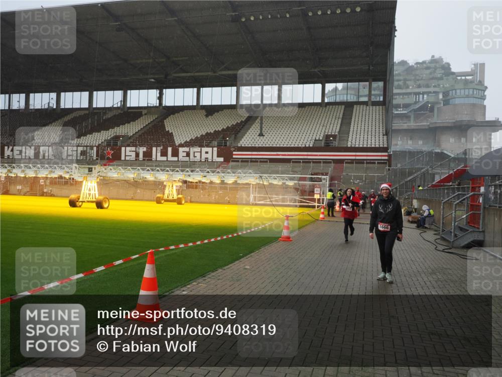 07.12.2025 - St. Pauli X-Mass-Run No. 15 Fabian Wolf http://msf.ph/oto/9408319 07.12.2025 11:07:06 Ziel 281, 688, 1469, 1634, 1666, 1751, 1861, 1862 meine-sportfotos.de