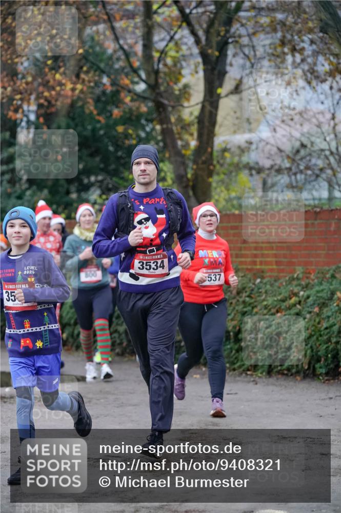 07.12.2025 - St. Pauli X-Mass-Run No. 15 Michael Burmester http://msf.ph/oto/9408321 07.12.2025 09:43:38 Laufen 2025, 15, 35, 800, 15, 3534, 537 meine-sportfotos.de