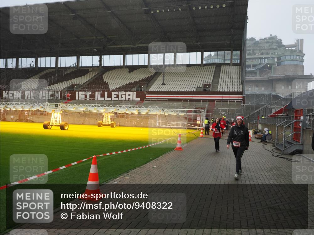 07.12.2025 - St. Pauli X-Mass-Run No. 15 Fabian Wolf http://msf.ph/oto/9408322 07.12.2025 11:07:06 Ziel 281, 688, 1469, 1634, 1666, 1751, 1861, 1862 meine-sportfotos.de