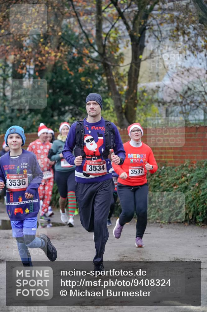 07.12.2025 - St. Pauli X-Mass-Run No. 15 Michael Burmester http://msf.ph/oto/9408324 07.12.2025 09:43:38 Laufen 2025, 15, 3536, 5, 3534, 3537 meine-sportfotos.de