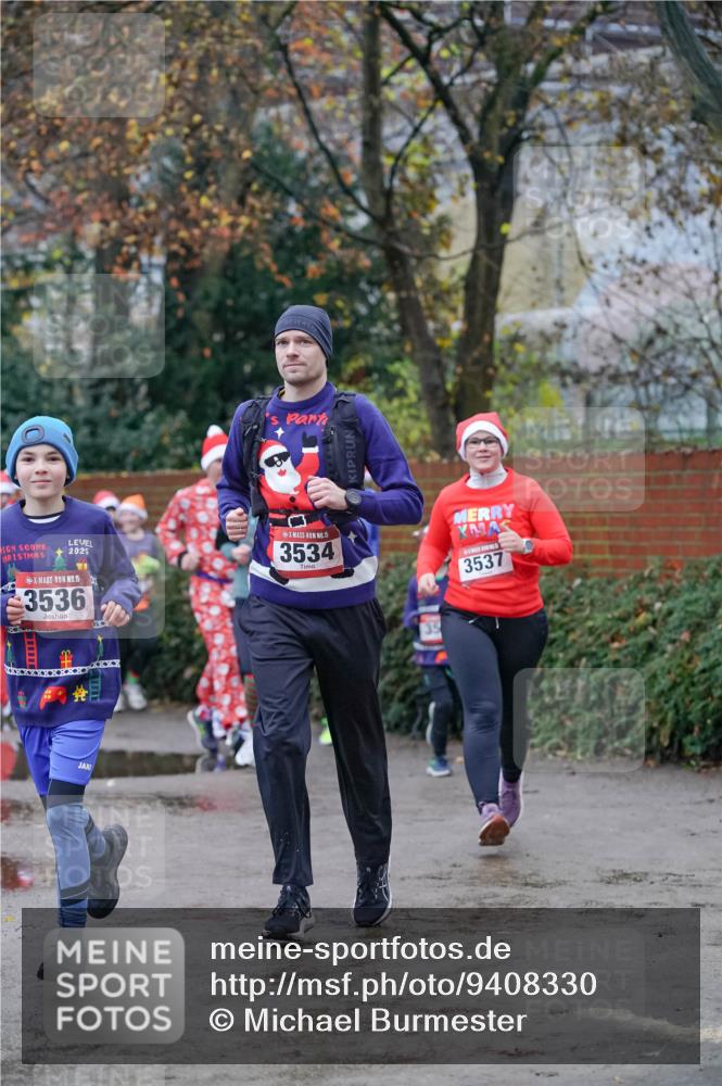 07.12.2025 - St. Pauli X-Mass-Run No. 15 Michael Burmester http://msf.ph/oto/9408330 07.12.2025 09:43:38 Laufen 2025, 15, 3536, 15, 3534, 3537 meine-sportfotos.de