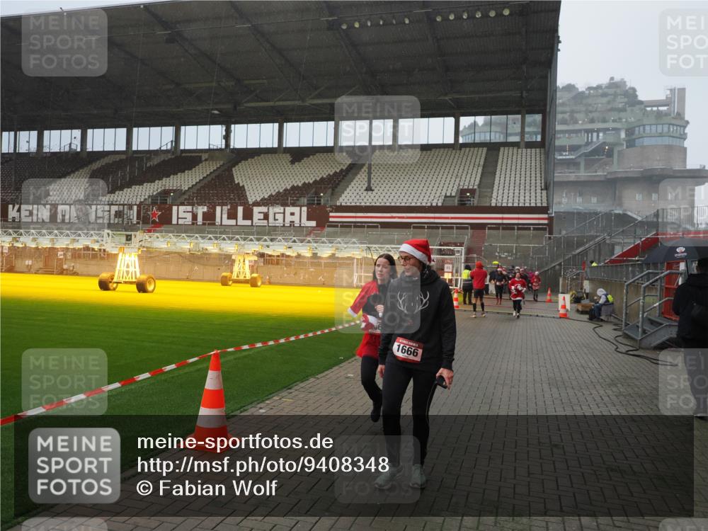 07.12.2025 - St. Pauli X-Mass-Run No. 15 Fabian Wolf http://msf.ph/oto/9408348 07.12.2025 11:07:08 Ziel 281, 596, 688, 1585, 1587, 1634, 1666, 1751, 1861, 1862 meine-sportfotos.de