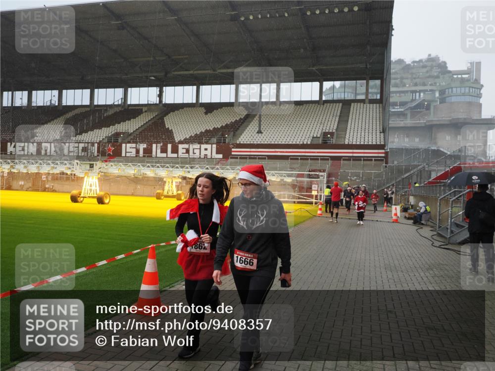 07.12.2025 - St. Pauli X-Mass-Run No. 15 Fabian Wolf http://msf.ph/oto/9408357 07.12.2025 11:07:09 Ziel 281, 596, 688, 1585, 1587, 1634, 1666, 1751, 1861, 1862 meine-sportfotos.de