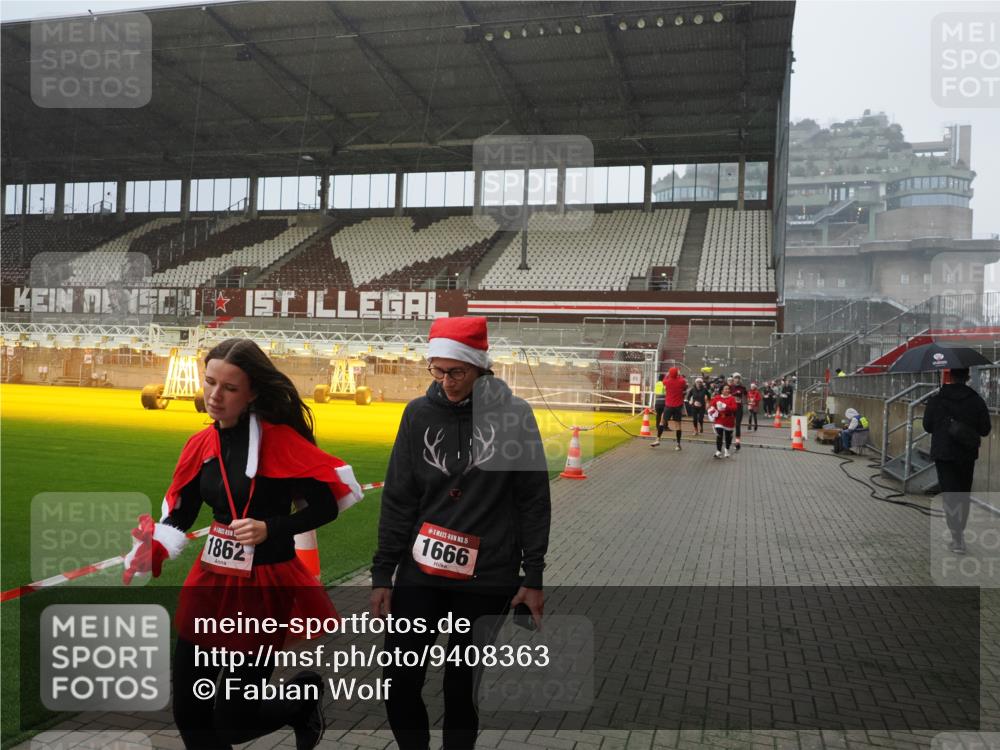 07.12.2025 - St. Pauli X-Mass-Run No. 15 Fabian Wolf http://msf.ph/oto/9408363 07.12.2025 11:07:09 Ziel 281, 596, 688, 1585, 1587, 1634, 1666, 1751, 1861, 1862 meine-sportfotos.de