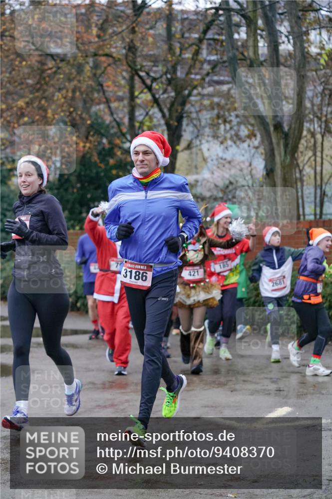 07.12.2025 - St. Pauli X-Mass-Run No. 15 Michael Burmester http://msf.ph/oto/9408370 07.12.2025 09:43:43 Laufen 15, 3186, 421, 185, 2681 meine-sportfotos.de