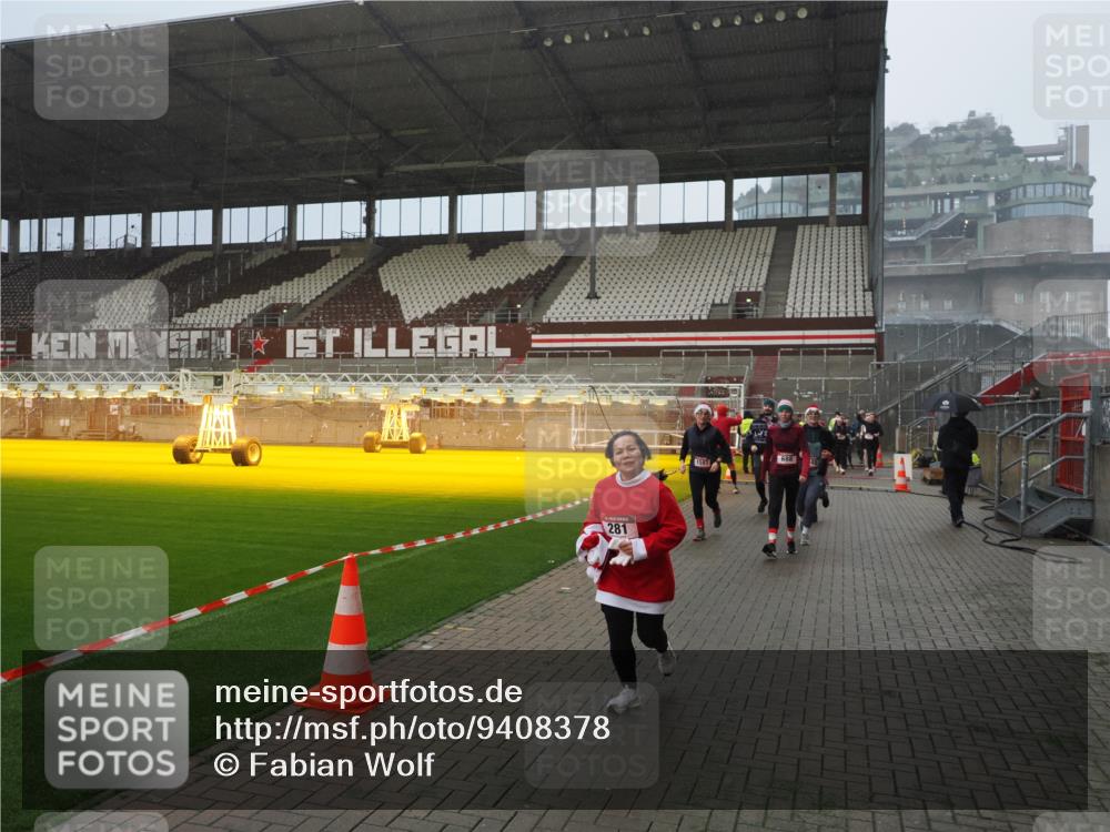 07.12.2025 - St. Pauli X-Mass-Run No. 15 Fabian Wolf http://msf.ph/oto/9408378 07.12.2025 11:07:14 Ziel 281, 342, 344, 591, 596, 603, 622, 688, 1585, 1587, 1634, 1666, 1751, 1861, 1862 meine-sportfotos.de