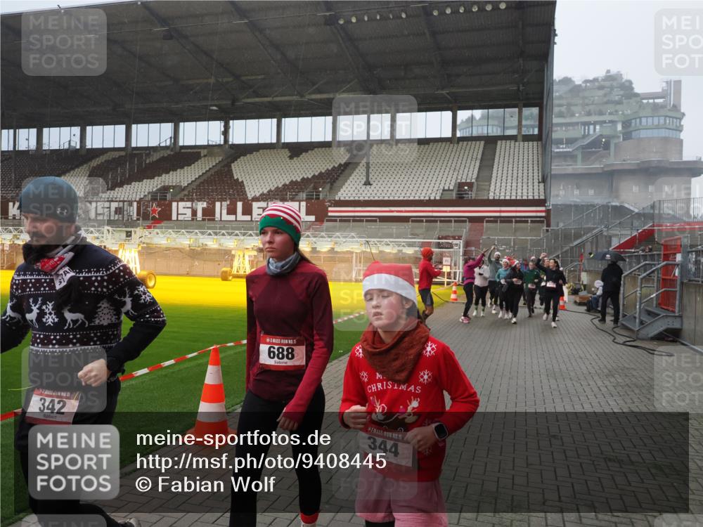 07.12.2025 - St. Pauli X-Mass-Run No. 15 Fabian Wolf http://msf.ph/oto/9408445 07.12.2025 11:07:19 Ziel 281, 342, 344, 476, 490, 591, 596, 603, 621, 622, 673, 688, 781, 1202, 1206, 1233, 1585, 1587, 1862, 2403, 5008 meine-sportfotos.de