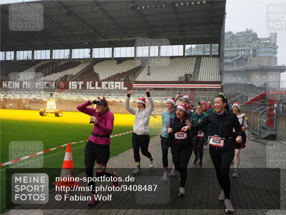 07.12.2025 - St. Pauli X-Mass-Run No. 15 Fabian Wolf http://msf.ph/oto/9408487 07.12.2025 11:07:24 Ziel 281, 342, 344, 476, 490, 591, 596, 603, 621, 622, 673, 688, 781, 1202, 1206, 1233, 1585, 1587, 2403, 5008 meine-sportfotos.de