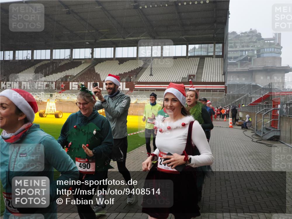 07.12.2025 - St. Pauli X-Mass-Run No. 15 Fabian Wolf http://msf.ph/oto/9408514 07.12.2025 11:07:25 Ziel 281, 342, 344, 476, 490, 591, 596, 603, 621, 622, 673, 688, 781, 1202, 1206, 1233, 1585, 1587, 2403, 5008 meine-sportfotos.de