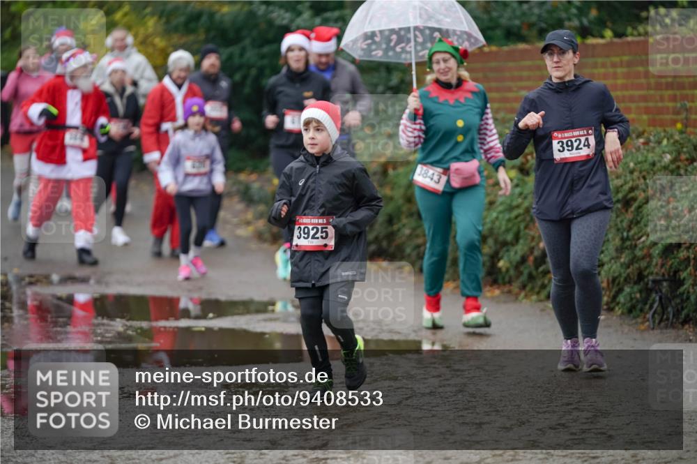 07.12.2025 - St. Pauli X-Mass-Run No. 15 Michael Burmester http://msf.ph/oto/9408533 07.12.2025 11:26:28 Laufen 3925, 3843, 3924 meine-sportfotos.de