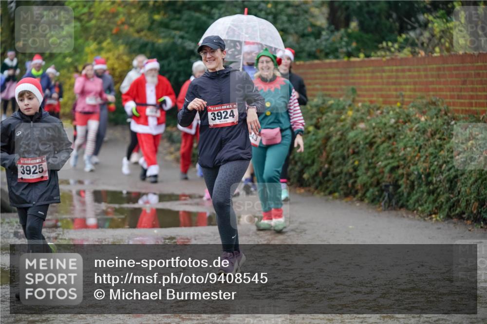 07.12.2025 - St. Pauli X-Mass-Run No. 15 Michael Burmester http://msf.ph/oto/9408545 07.12.2025 11:26:30 Laufen 3925, 3924 meine-sportfotos.de