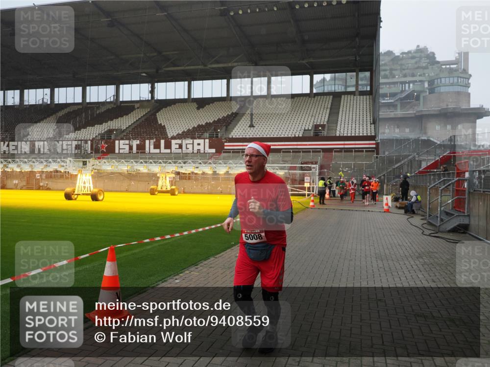 07.12.2025 - St. Pauli X-Mass-Run No. 15 Fabian Wolf http://msf.ph/oto/9408559 07.12.2025 11:07:28 Ziel 315, 342, 344, 476, 490, 591, 603, 621, 622, 673, 781, 1202, 1206, 1233, 1585, 1587, 2403, 5008 meine-sportfotos.de