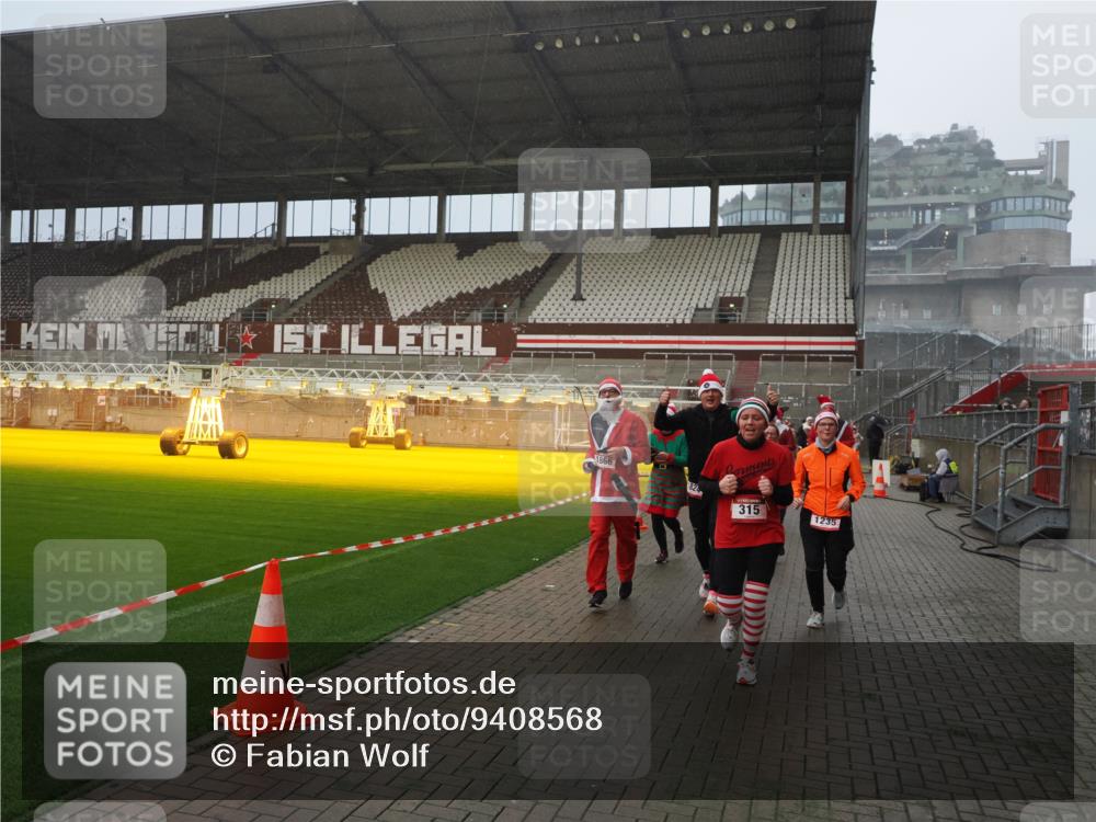 07.12.2025 - St. Pauli X-Mass-Run No. 15 Fabian Wolf http://msf.ph/oto/9408568 07.12.2025 11:07:37 Ziel 77, 315, 332, 377, 623, 781, 1233, 1235, 1509, 1824, 1866, 1910, 2693, 5008 meine-sportfotos.de