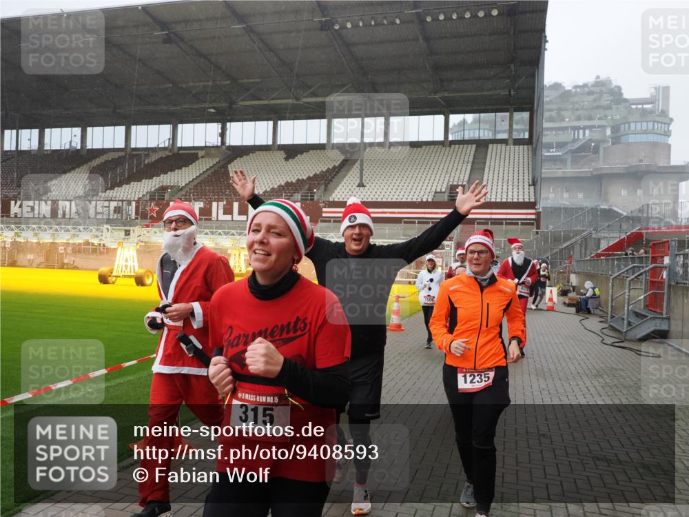 07.12.2025 - St. Pauli X-Mass-Run No. 15 Fabian Wolf http://msf.ph/oto/9408593 07.12.2025 11:07:39 Ziel 77, 315, 332, 377, 389, 397, 623, 1235, 1509, 1824, 1866, 1910, 2693 meine-sportfotos.de