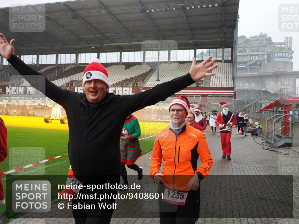 07.12.2025 - St. Pauli X-Mass-Run No. 15 Fabian Wolf http://msf.ph/oto/9408601 07.12.2025 11:07:39 Ziel 77, 315, 332, 377, 389, 397, 623, 1235, 1509, 1824, 1866, 1910, 2693 meine-sportfotos.de