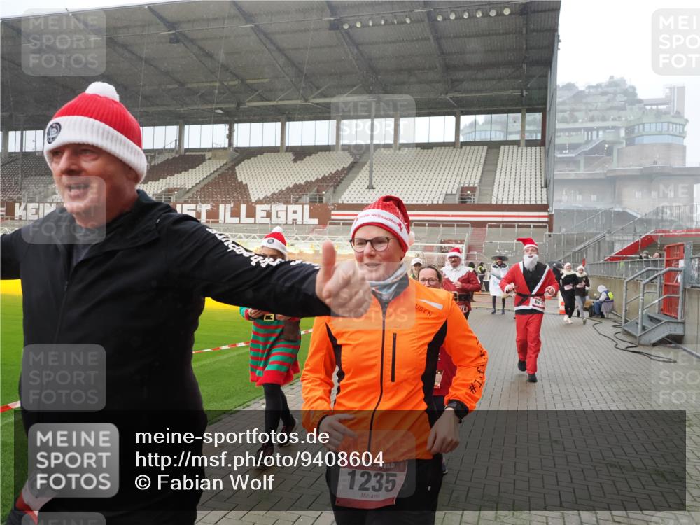 07.12.2025 - St. Pauli X-Mass-Run No. 15 Fabian Wolf http://msf.ph/oto/9408604 07.12.2025 11:07:39 Ziel 77, 315, 332, 377, 389, 397, 623, 1235, 1509, 1824, 1866, 1910, 2693 meine-sportfotos.de