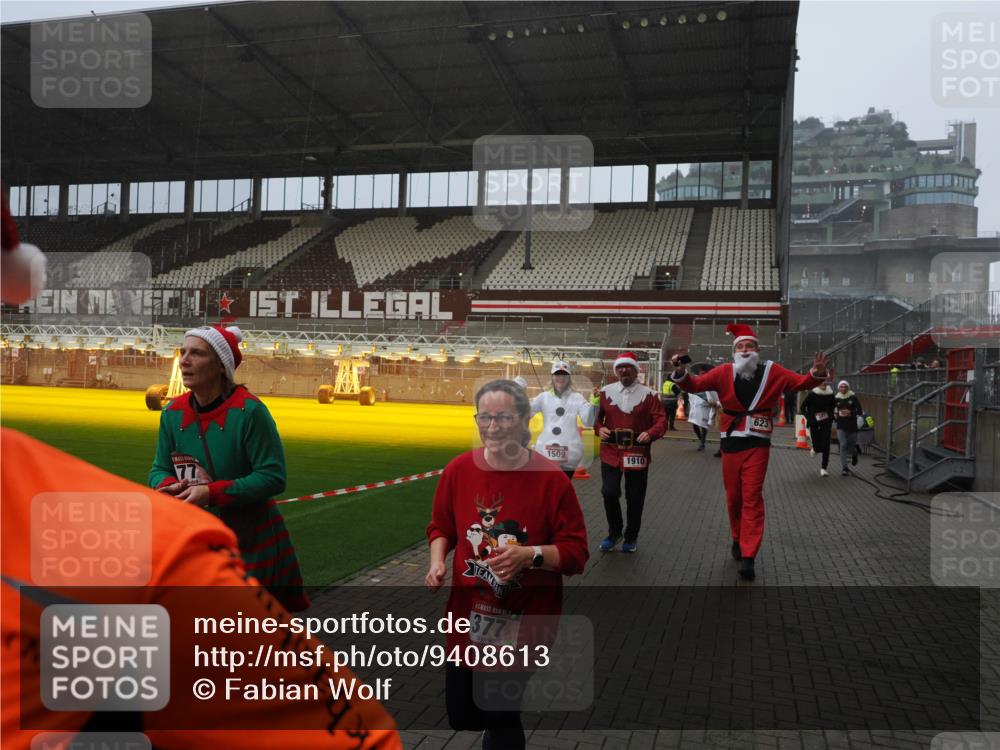 07.12.2025 - St. Pauli X-Mass-Run No. 15 Fabian Wolf http://msf.ph/oto/9408613 07.12.2025 11:07:40 Ziel 77, 273, 315, 332, 377, 389, 397, 623, 1235, 1509, 1824, 1866, 1910, 2693 meine-sportfotos.de