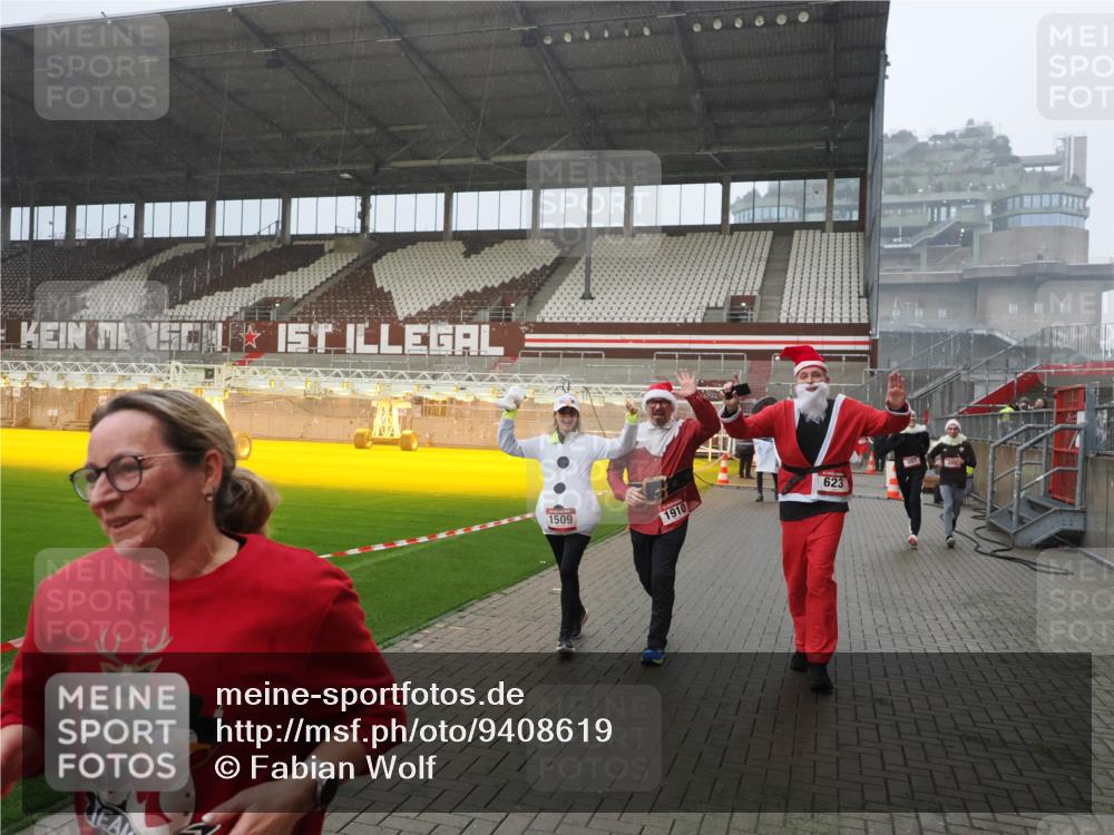 07.12.2025 - St. Pauli X-Mass-Run No. 15 Fabian Wolf http://msf.ph/oto/9408619 07.12.2025 11:07:40 Ziel 77, 273, 315, 332, 377, 389, 397, 623, 1235, 1509, 1824, 1866, 1910, 2693 meine-sportfotos.de