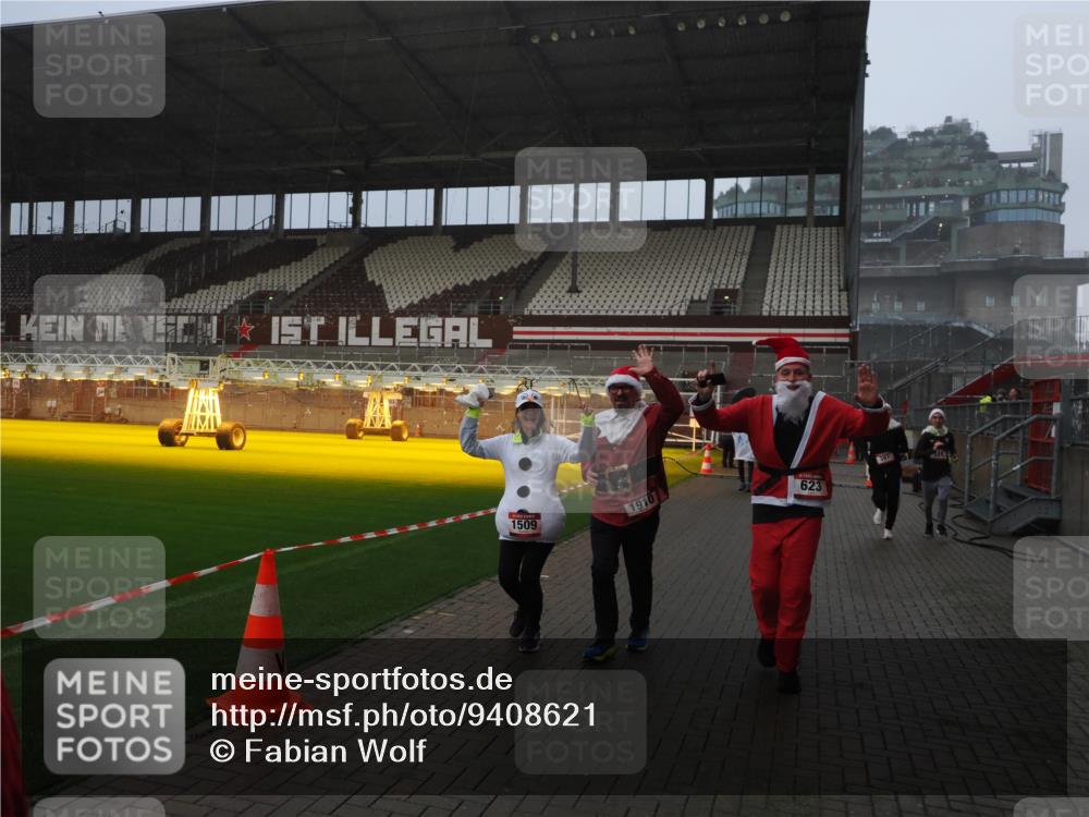 07.12.2025 - St. Pauli X-Mass-Run No. 15 Fabian Wolf http://msf.ph/oto/9408621 07.12.2025 11:07:41 Ziel 77, 273, 315, 332, 377, 389, 397, 623, 1235, 1509, 1812, 1824, 1866, 1910, 2693 meine-sportfotos.de