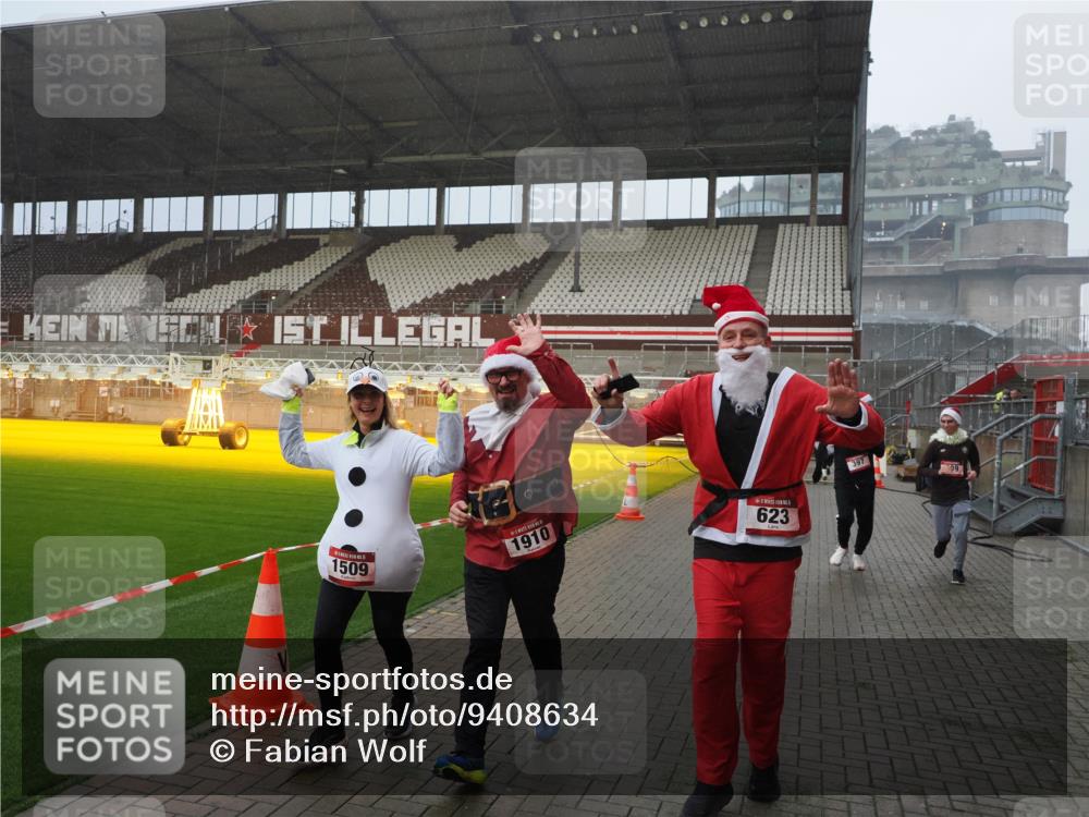07.12.2025 - St. Pauli X-Mass-Run No. 15 Fabian Wolf http://msf.ph/oto/9408634 07.12.2025 11:07:41 Ziel 77, 273, 315, 332, 377, 389, 397, 623, 1235, 1509, 1812, 1824, 1866, 1910, 2693 meine-sportfotos.de