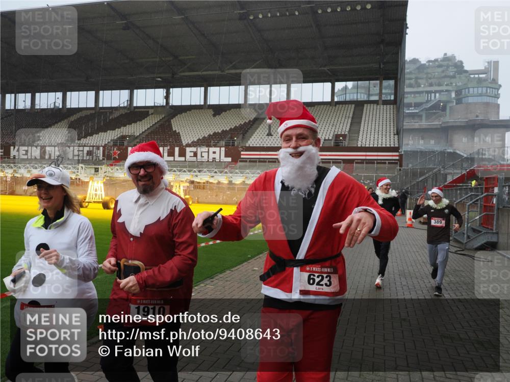 07.12.2025 - St. Pauli X-Mass-Run No. 15 Fabian Wolf http://msf.ph/oto/9408643 07.12.2025 11:07:42 Ziel 77, 271, 273, 315, 332, 377, 389, 397, 623, 1235, 1439, 1441, 1509, 1812, 1824, 1866, 1910, 2693 meine-sportfotos.de