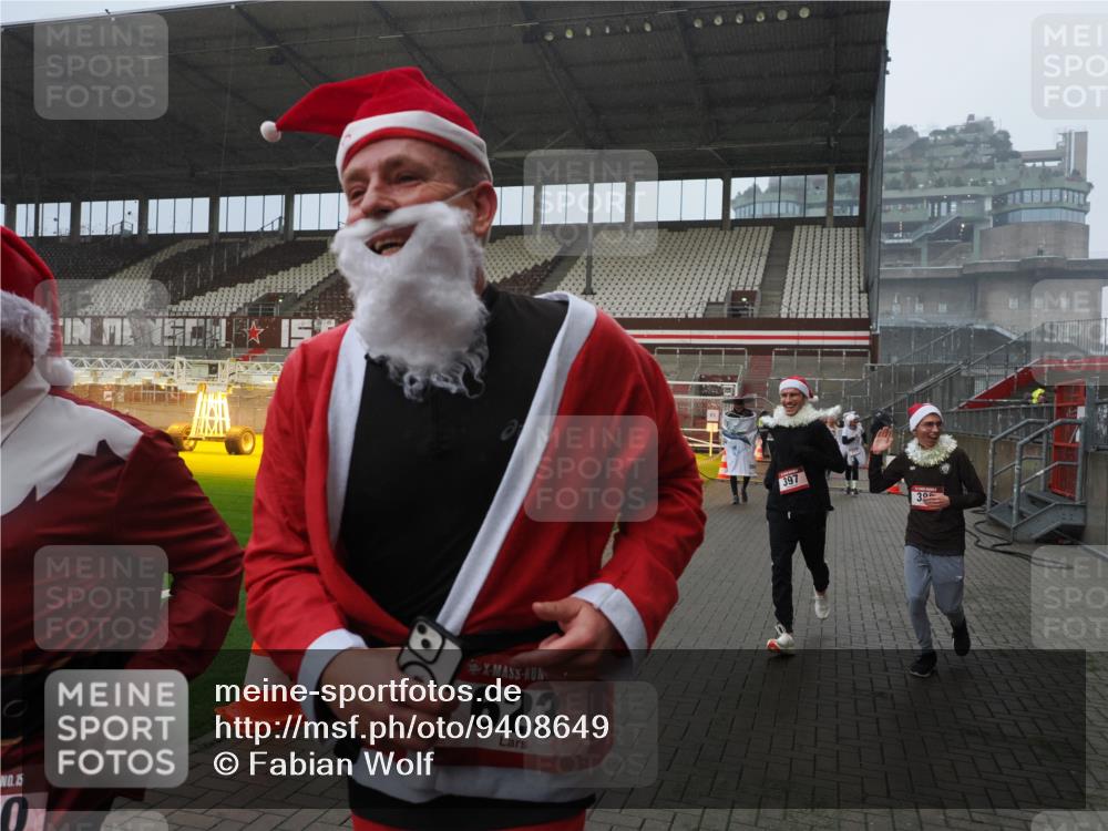 07.12.2025 - St. Pauli X-Mass-Run No. 15 Fabian Wolf http://msf.ph/oto/9408649 07.12.2025 11:07:42 Ziel 77, 271, 273, 315, 332, 377, 389, 397, 623, 1235, 1439, 1441, 1509, 1812, 1824, 1866, 1910, 2693 meine-sportfotos.de