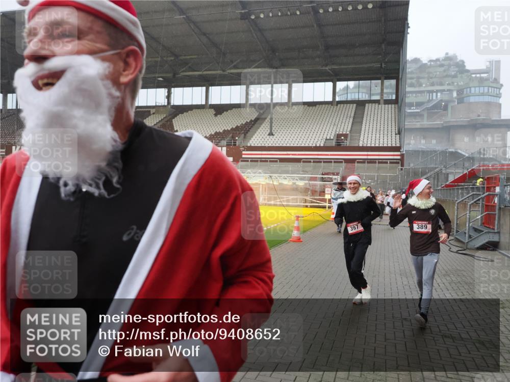 07.12.2025 - St. Pauli X-Mass-Run No. 15 Fabian Wolf http://msf.ph/oto/9408652 07.12.2025 11:07:43 Ziel 77, 271, 273, 315, 332, 377, 389, 397, 623, 1235, 1439, 1441, 1509, 1812, 1824, 1866, 1910, 2693 meine-sportfotos.de