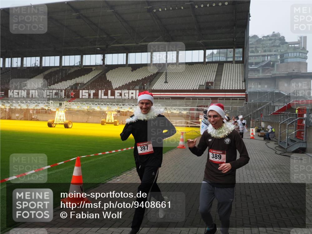 07.12.2025 - St. Pauli X-Mass-Run No. 15 Fabian Wolf http://msf.ph/oto/9408661 07.12.2025 11:07:44 Ziel 77, 271, 273, 315, 332, 377, 389, 397, 623, 1235, 1439, 1441, 1509, 1812, 1824, 1866, 1910, 2693 meine-sportfotos.de