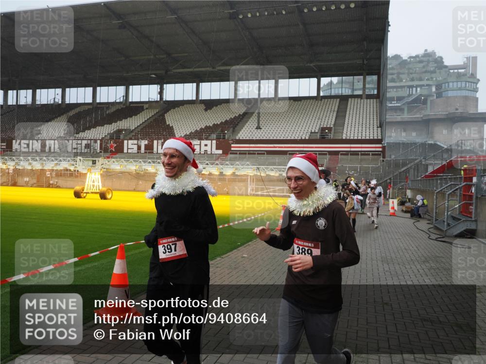 07.12.2025 - St. Pauli X-Mass-Run No. 15 Fabian Wolf http://msf.ph/oto/9408664 07.12.2025 11:07:44 Ziel 77, 271, 273, 315, 332, 377, 389, 397, 623, 1235, 1439, 1441, 1509, 1812, 1824, 1866, 1910, 2693 meine-sportfotos.de