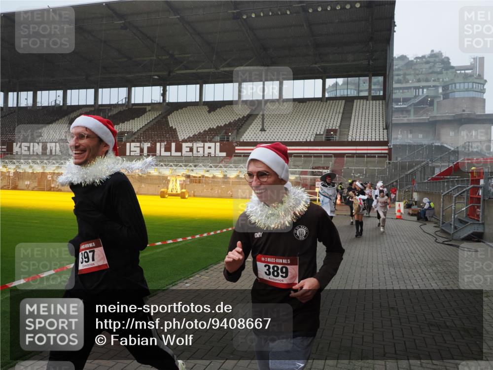 07.12.2025 - St. Pauli X-Mass-Run No. 15 Fabian Wolf http://msf.ph/oto/9408667 07.12.2025 11:07:44 Ziel 77, 271, 273, 315, 332, 377, 389, 397, 623, 1235, 1439, 1441, 1509, 1812, 1824, 1866, 1910, 2693 meine-sportfotos.de