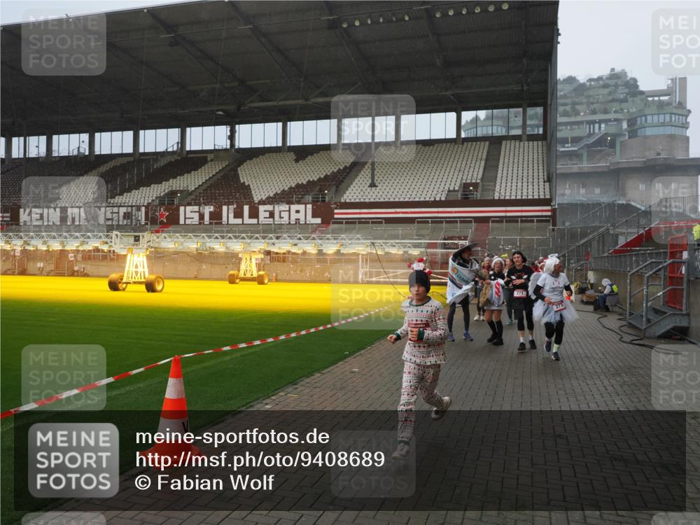 07.12.2025 - St. Pauli X-Mass-Run No. 15 Fabian Wolf http://msf.ph/oto/9408689 07.12.2025 11:07:47 Ziel 77, 271, 273, 286, 293, 315, 332, 377, 389, 397, 623, 1235, 1378, 1381, 1382, 1383, 1439, 1441, 1460, 1509, 1812, 1824, 1866, 1910, 2693 meine-sportfotos.de